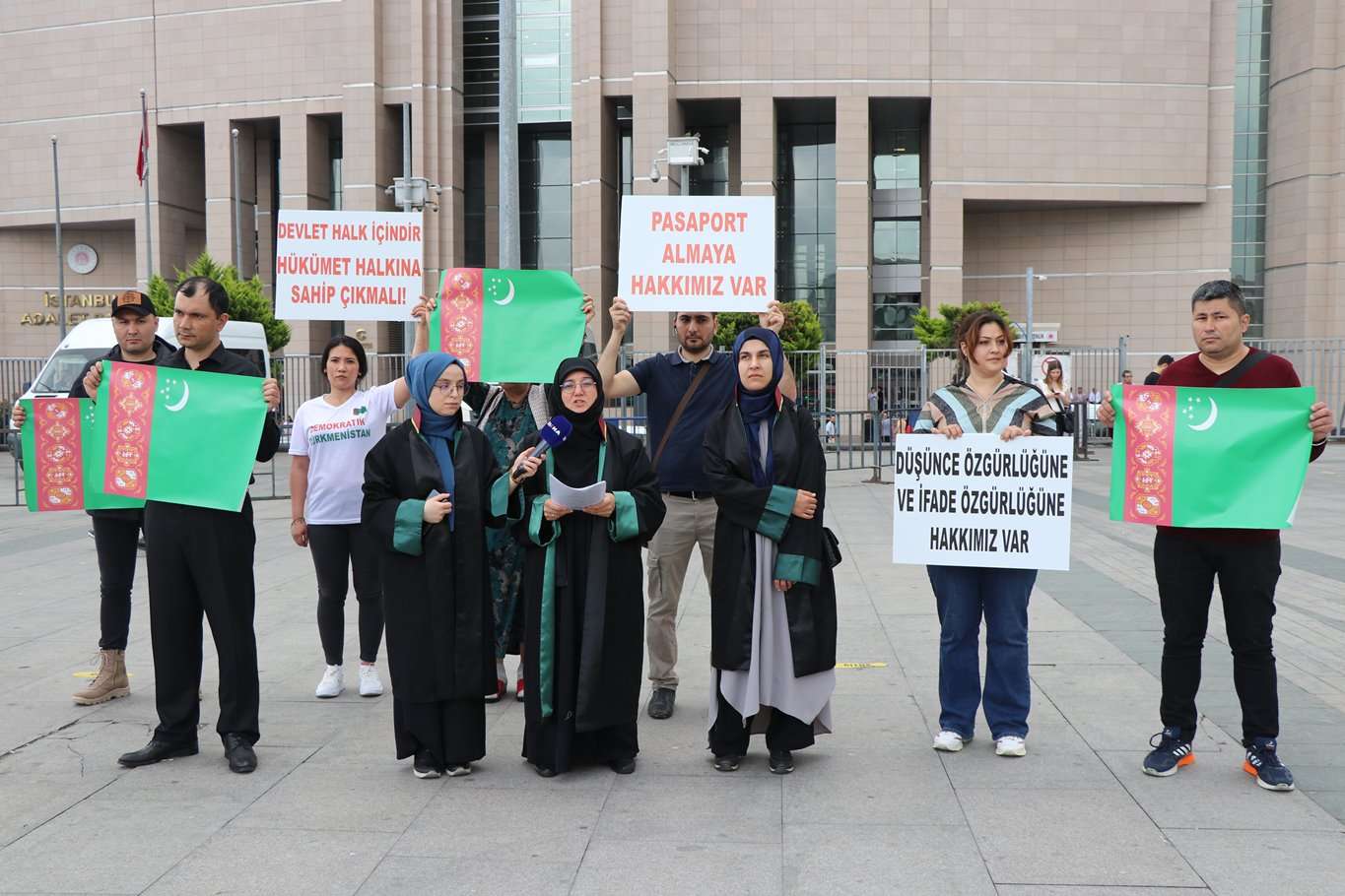 Türkmenistanlı yetkililer hakkında İstanbul'da suç duyurusu